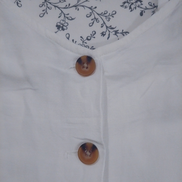 Dex White Linen Tank Top with Beige Buttons - Picture 2 of 5